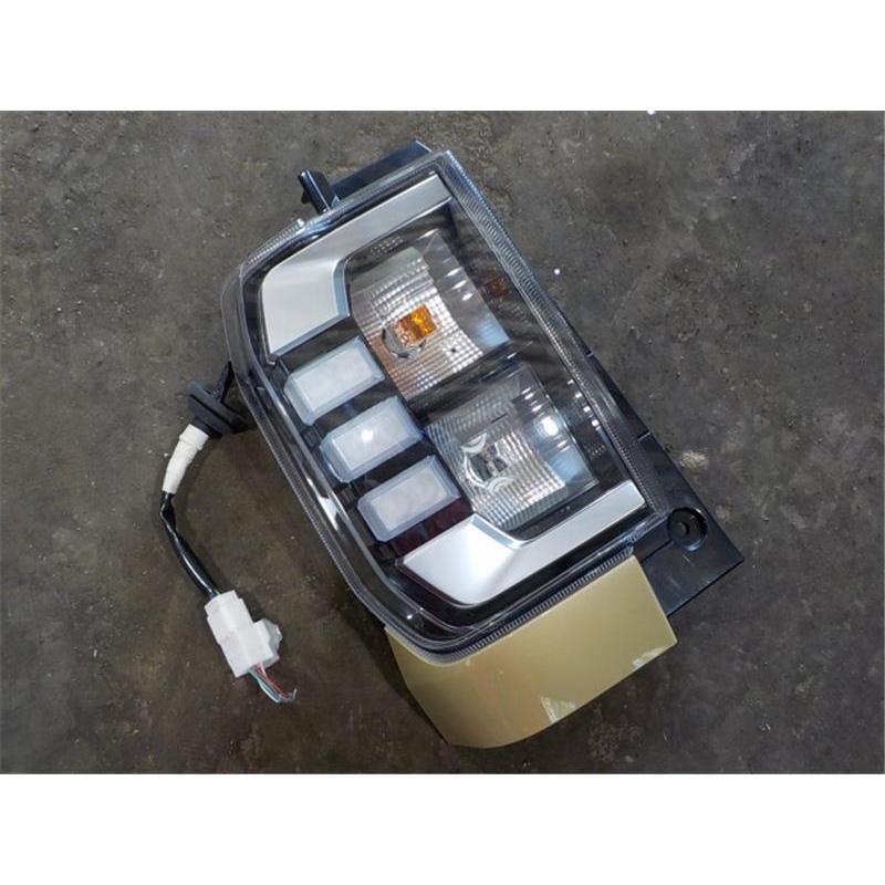 ダイハツ　タフト　左テールランプ　LA910S ダイハツ 純正 タフト 《 LA910S 》 左テールランプ P10500-21017207