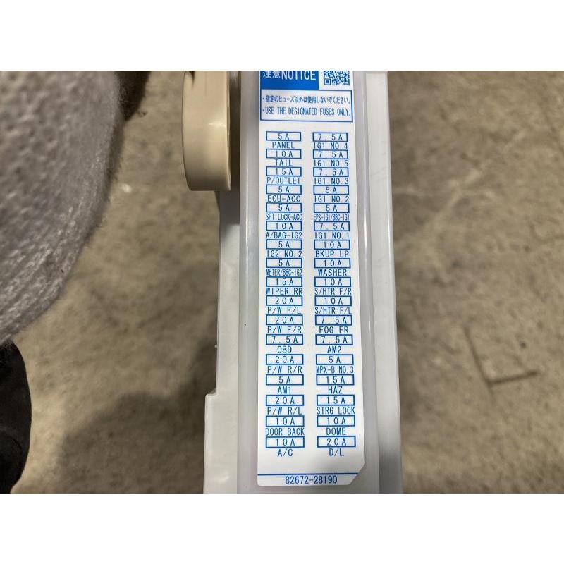 トヨタ 純正 ヴォクシー 《 ZRR85W 》 ヒューズボックス P10500 トヨタ 純正 ヴォクシー 《 ZRR85W 》 ヒューズボックス P10500
