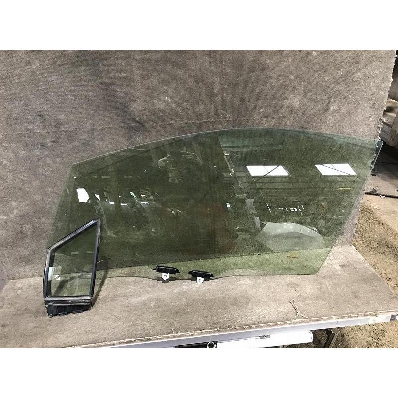 トヨタ 純正 カローラ 《 ZWE214 》 左フロントドアガラス P10500 