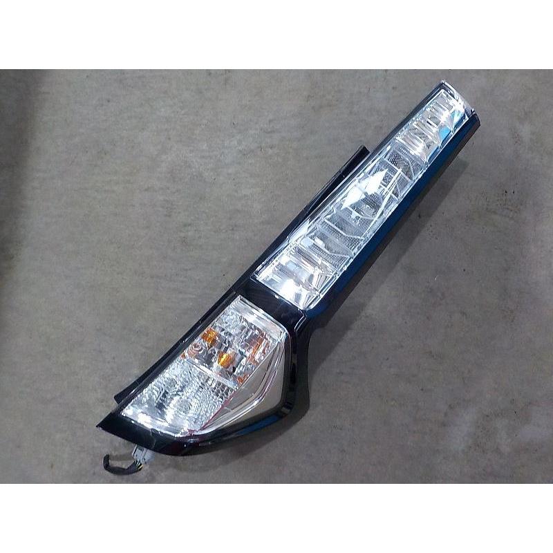 トヨタ 純正 タンク 《 M910A 》 右テールランプ 81550-B1370 P10500