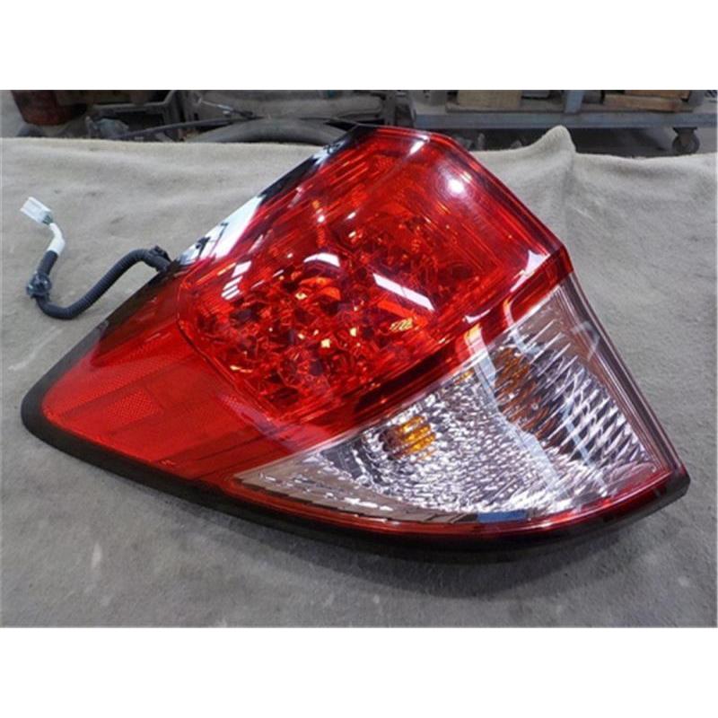 ホンダ 純正 ヴェゼル 《 RU2 》 左テールランプ 33552-T7A-J01 P10500