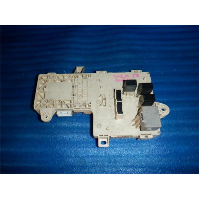 トヨタ 純正 アルテッツァ 《 SXE10 》 ヒューズボックス P10700 トヨタ 純正 アルテッツァ 《 SXE10 》 ヒューズボックス P10700
