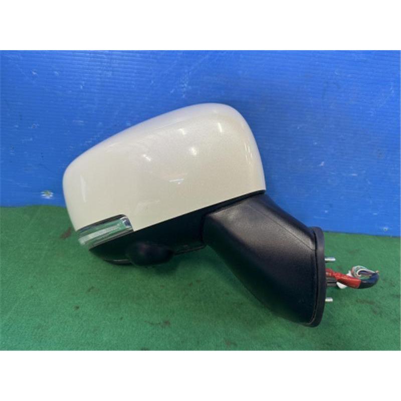 ソリオ 5AA-MA37S 右サイドミラー ZVR J308 84710-83S60スズキ