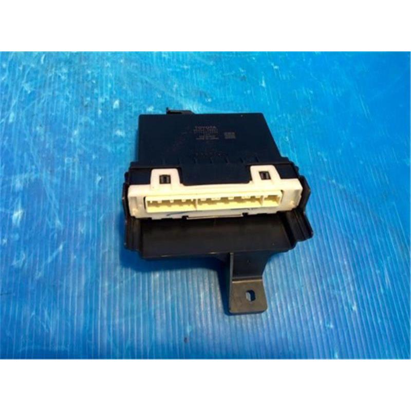 トヨタ 純正 ノア 《 ZRR85G 》 エアコンコンピューター 88650-28B91