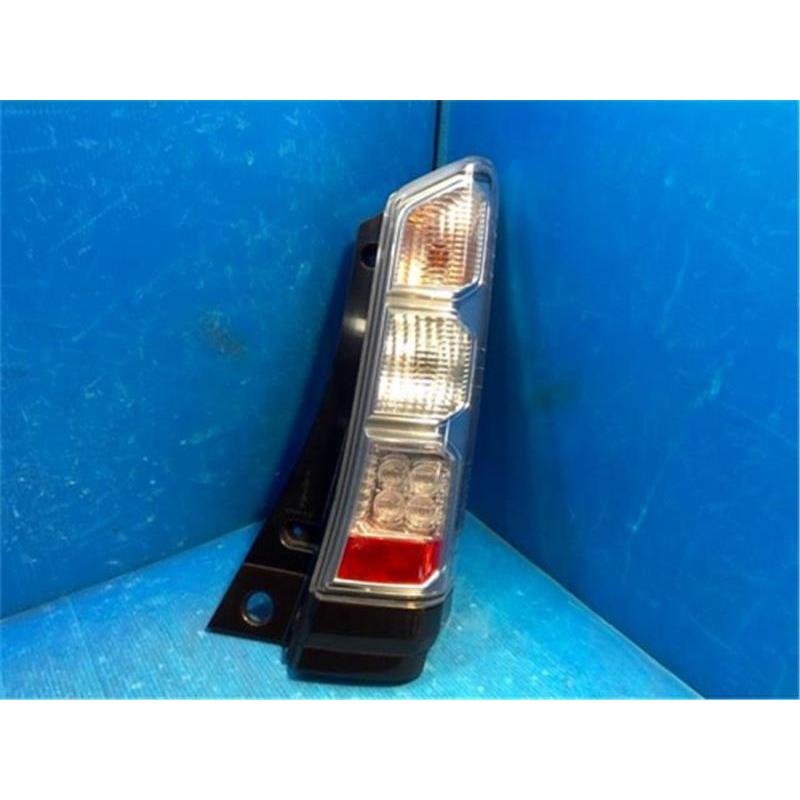 JF3NBOXカスタム 純正 右テールランプ ホンダ 純正 N-BOX 《 JF2 》 右テールランプ 33501-TY0-N01 P11600