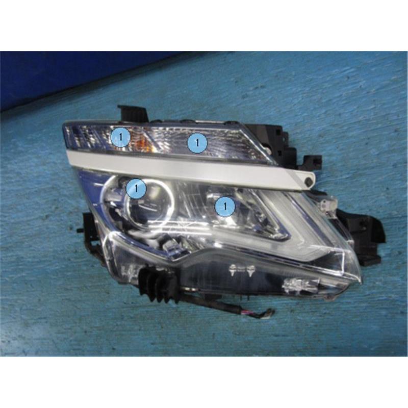日産 純正 エルグランド 《 TNE52 》 右ヘッドライト 26010-3GP0A