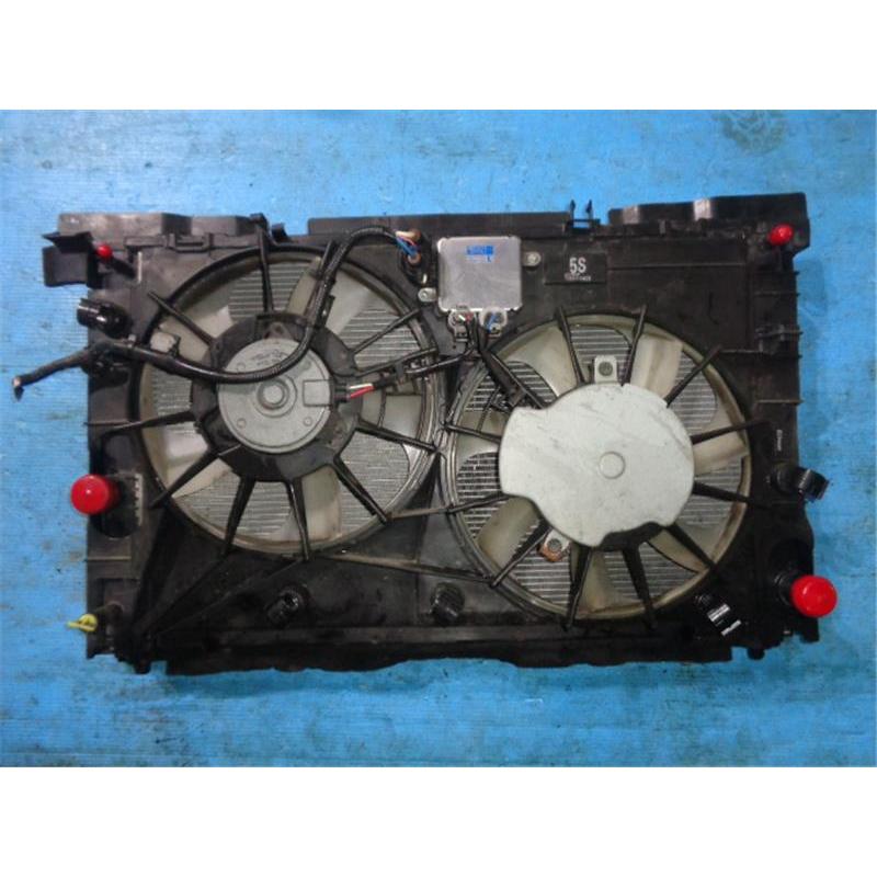 ヒツジ トヨタ 純正 サイ 《 AZK10 》 ラジエター 16400-28681 P11700