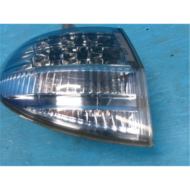 エスティマ【AHR20W 後期型】クリアテールランプ 左、右、中央　テールランプ トヨタ 純正 エスティマ 《 AHR20W 》 右テールランプ P70600