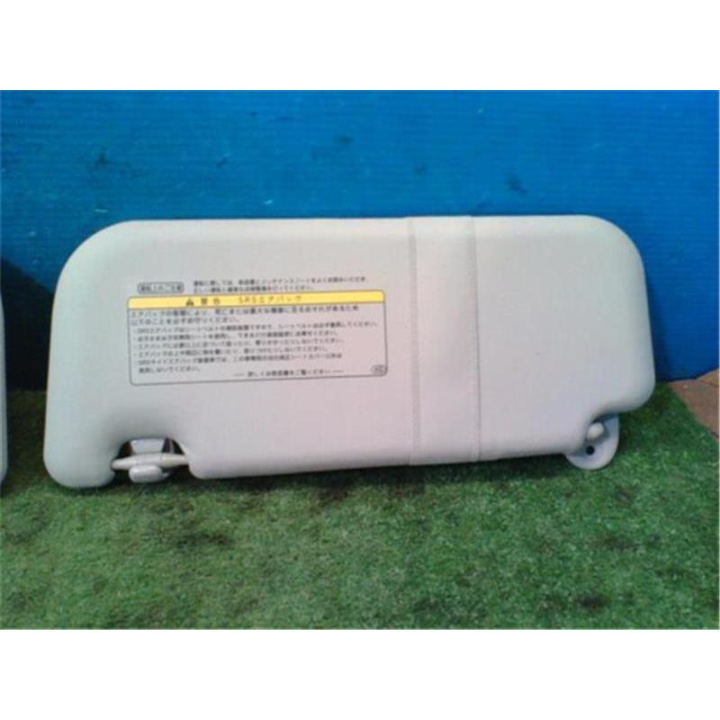 【中古】TOYOTA アクア　NHP10 USバイザー アクアNHP10【TOYOTA】トヨタPRIUS-C純正USサンバイザーAssy左右