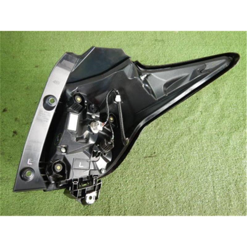 ヤリス　左テール　MXPH10 トヨタ 純正 ヤリス 《 MXPH15 》 左テールランプ P10500
