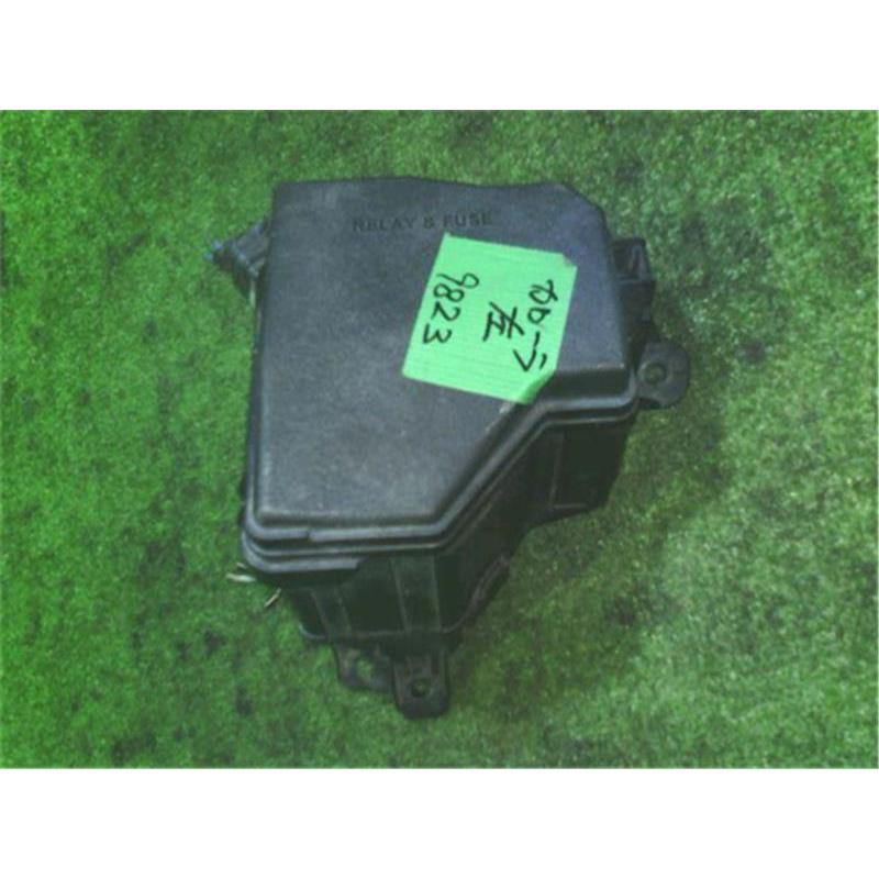 トヨタ 純正 カローラフィルダー 《 NZE161G 》 ヒューズボックス
