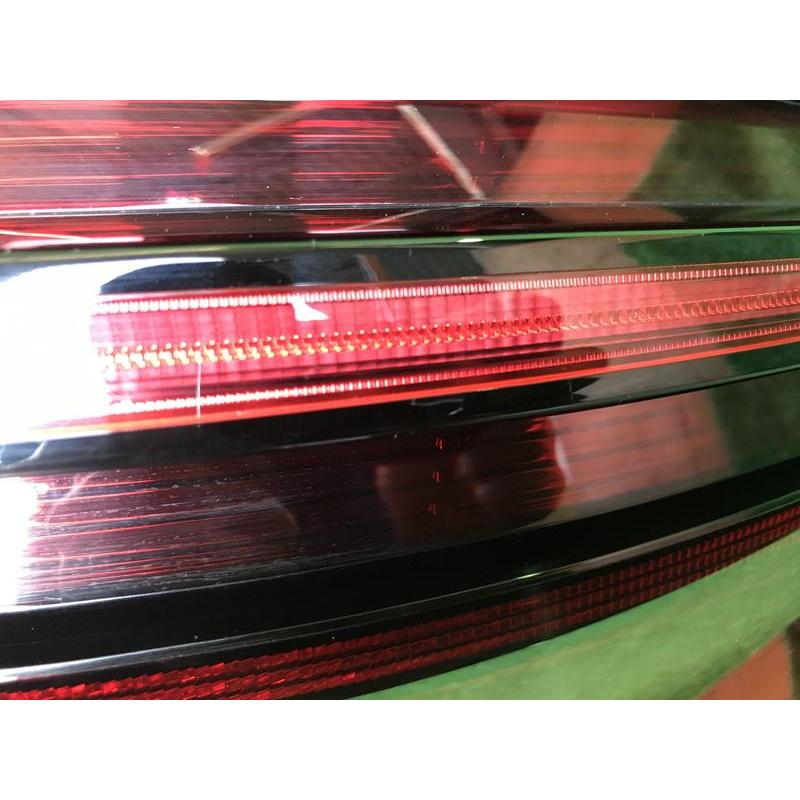 ポルシェ 純正 マカンGTS 《 J1H2A 》 右テールランプ P30700 ポルシェ 純正 マカンGTS 《 J1H2A 》 右テールランプ P30700