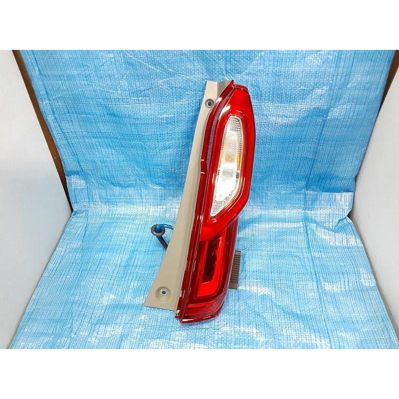 JF3 N-BOXカスタム　右テールランプ ホンダ 純正 N-BOX 《 JF3 》 右テールランプ P30700-25002251 : NGP