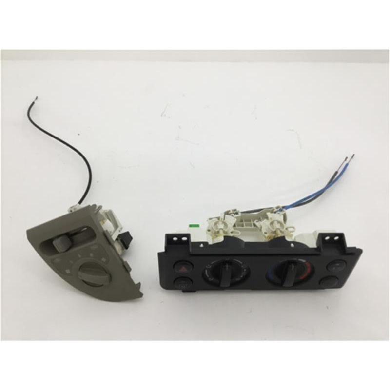 スズキ 純正 エブリィ 《 DA64V 》 エアコンスイッチパネル P30800