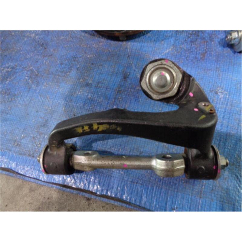 イスズ大型 純正 エルフ 《 NJR88A 》 右フロントアッパーアーム イスズ大型 純正 エルフ 《 NJR88A 》 右フロントアッパーアーム