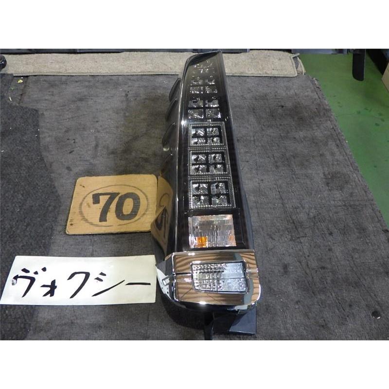 トヨタ 純正 ヴォクシー 《 ZRR80W 》 左テールランプ 81561-28640