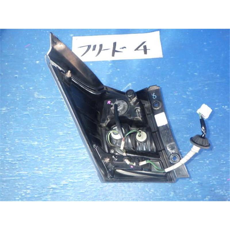 ホンダ 純正 フリードスパイク 《 GB3 》 右テールランプ 33501