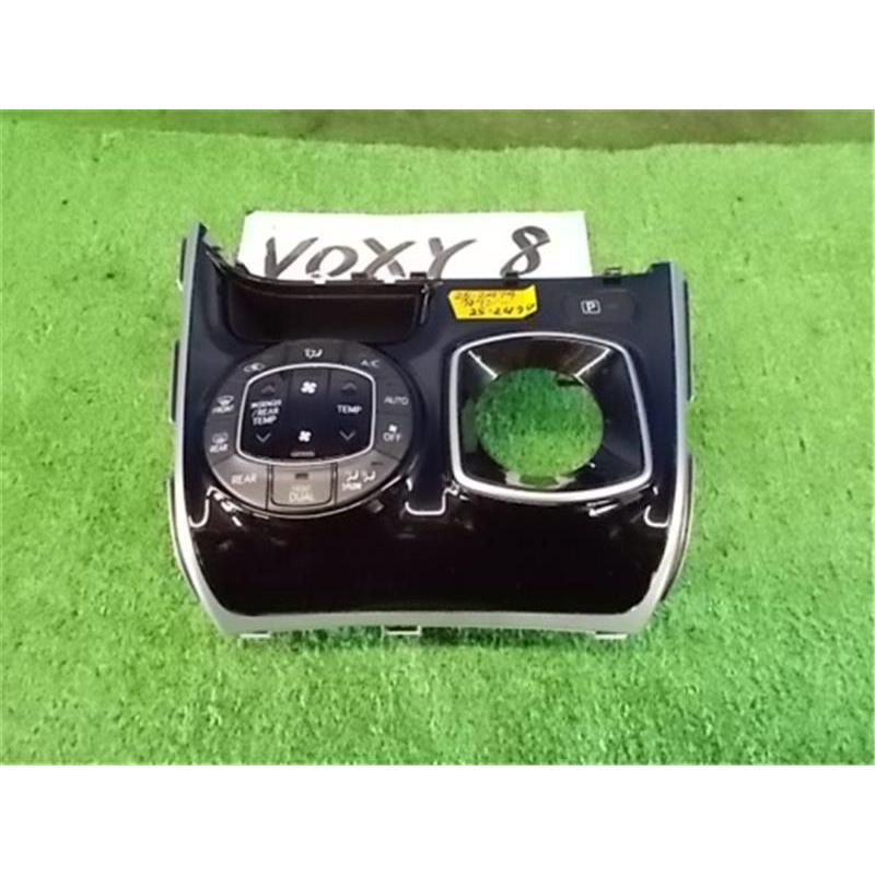 トヨタ 純正 ヴォクシー 《 ZWR80W 》 エアコンスイッチパネル P40200