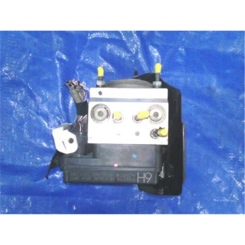 ハイエース CBA-TRH224W ABS ブレーキ アクチュエーター トヨタ 純正 ハイエース 《 TRH224W 》 ABSブレーキ