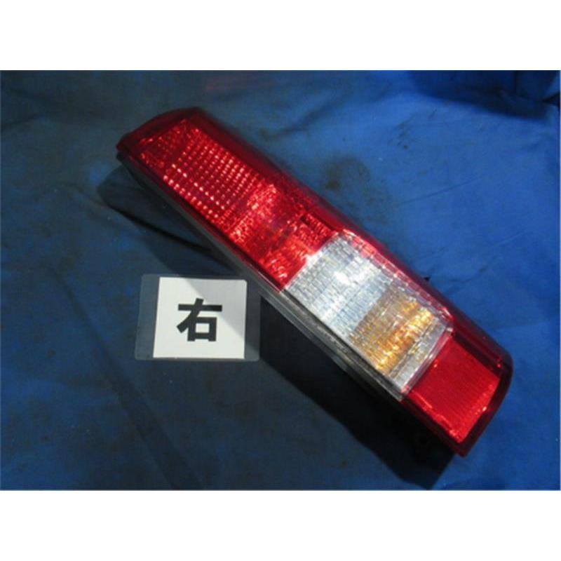 新品！スズキ エブリィ DA64W 右 テール ランプ 35650-68H20 スズキ 純正 エブリィ 《 DA64W 》 右テールランプ 35650-68H10 P60100