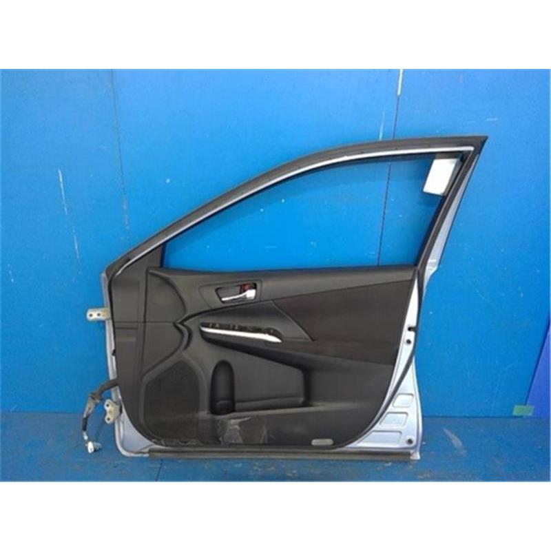 トヨタ 純正 カムリ 《 AVV50 》 右フロントドア P60405 トヨタ 純正 カムリ 《 AVV50 》 右フロントドア P60405