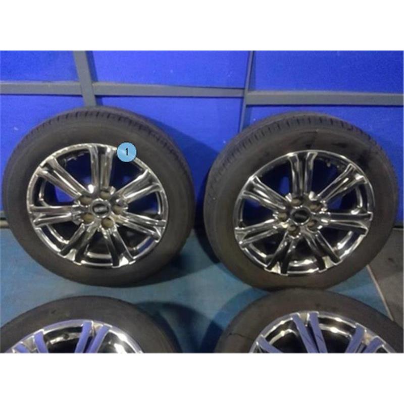 三菱 純正 デリカD5 18インチタイヤ 4本セット PIRELLI 4本 三菱 デリカD:5 デリカD5純正 黒 18インチ5穴 PCD