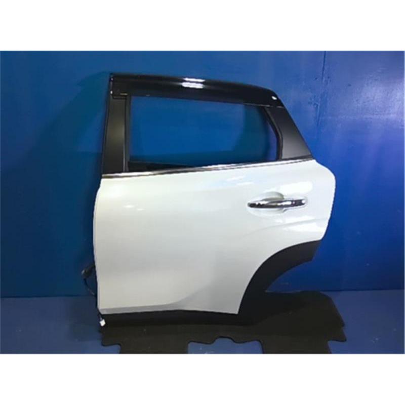 スズキ　フロンクスの4AA-WDB3Sのリヤバンパ　純正 スズキ 純正 フロンクス 《 WDB3S 》 左リアドア 68004-74T00 P61400