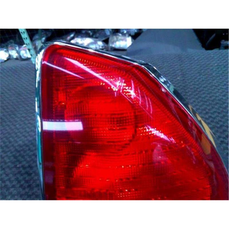 三菱 純正 ディアマンテ 《 F36A 》 右テールランプ P70300