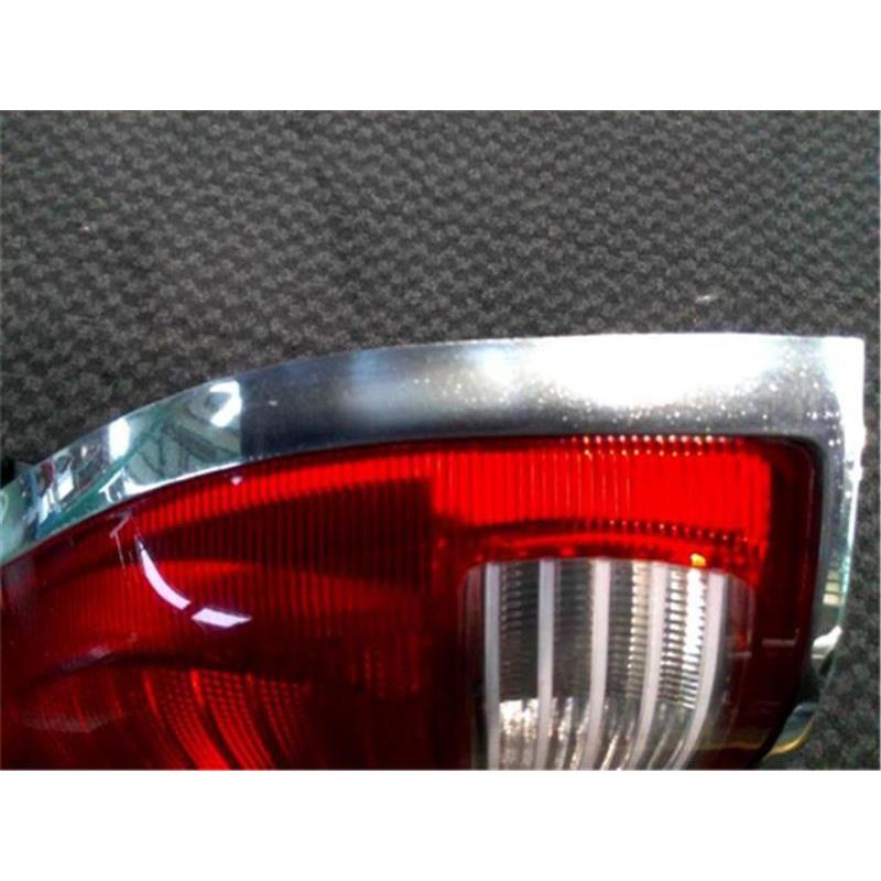 三菱 純正 ディアマンテ 《 F36A 》 右テールランプ P70300