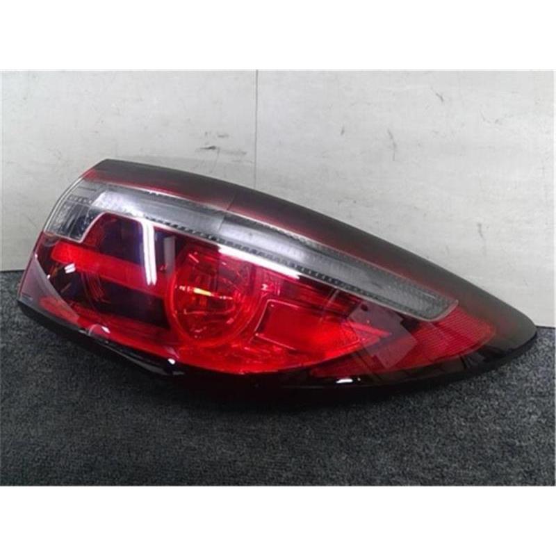 マツダ 純正 アテンザ 《 GJ2AP 》 右テールランプ P70400-25011292