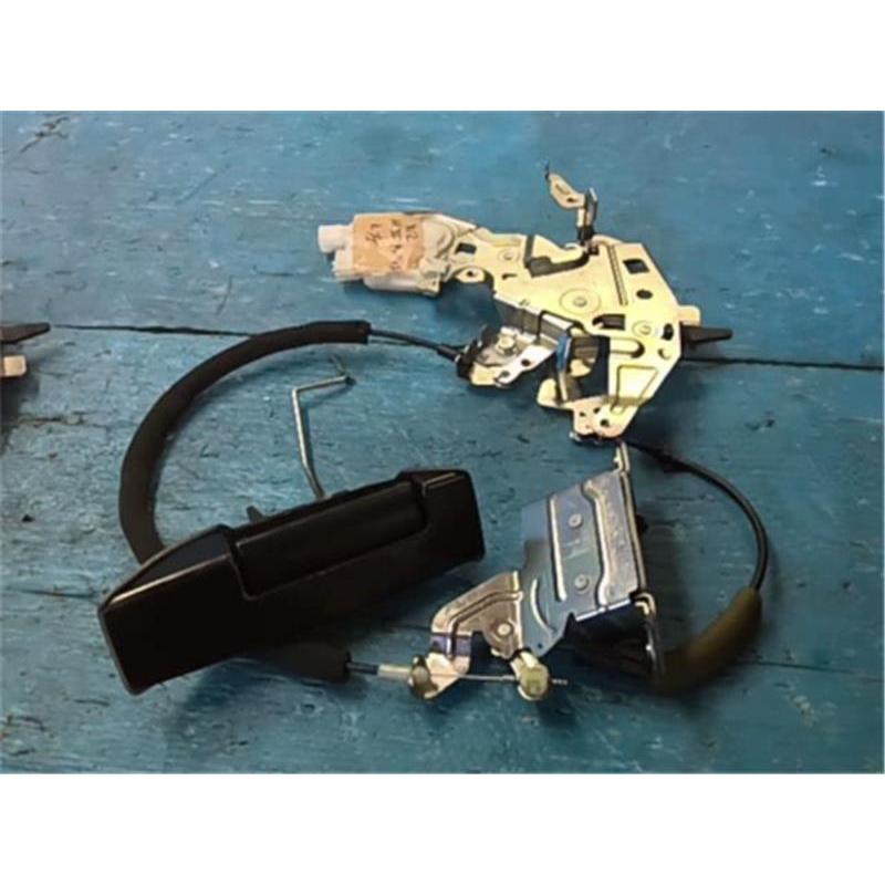 日産 純正 NV350キャラバン 《 VW2E26 》 左リアドアロック 82501