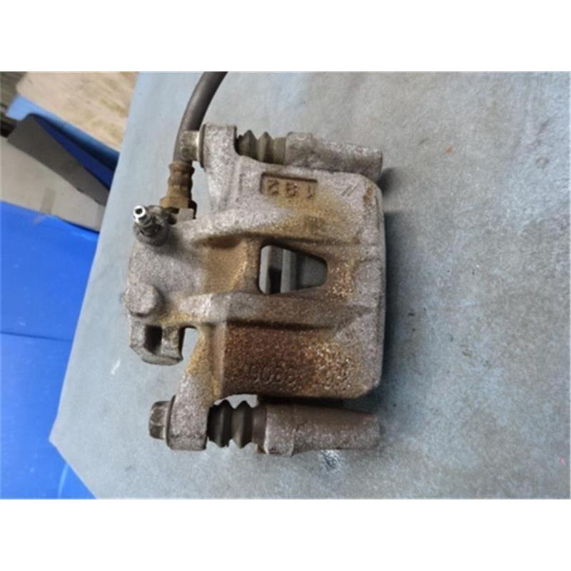 三菱 純正 デリカD5 《 CV5W 》 右リアブレーキキャリパー 三菱 純正 デリカD5 《 CV5W 》 右リアブレーキキャリパー