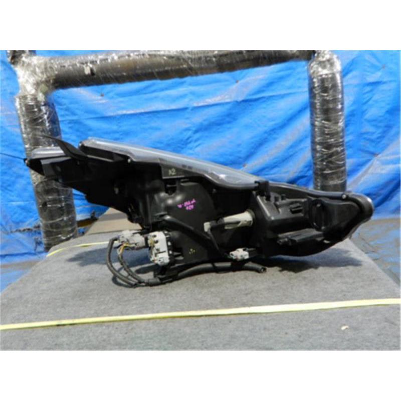 トヨタ純正ヘッドライト　プリウスZVW41 プリウスα ZVW41W 右ヘッドライト LED 47-42 81110-47290 送料