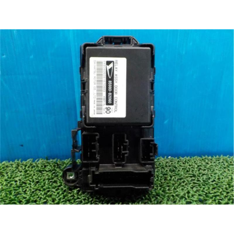 ダイハツ 純正 エッセ 《 L235S 》 ヒューズボックス P80500