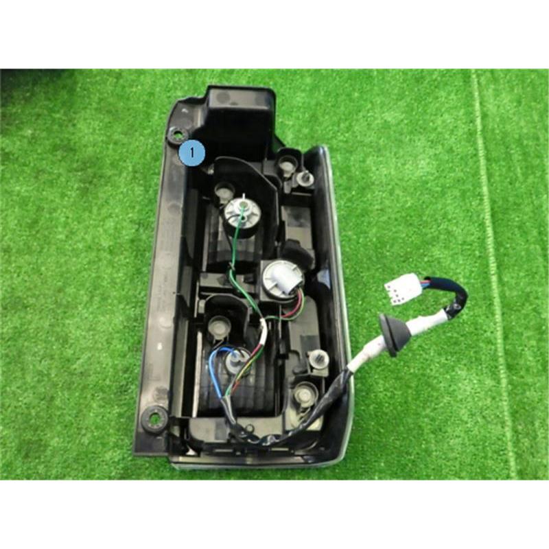 ダイハツ 純正 ウェイク 《 LA700S 》 左テールランプ 81560 ダイハツ 純正 ウェイク 《 LA700S 》 左テールランプ 81560