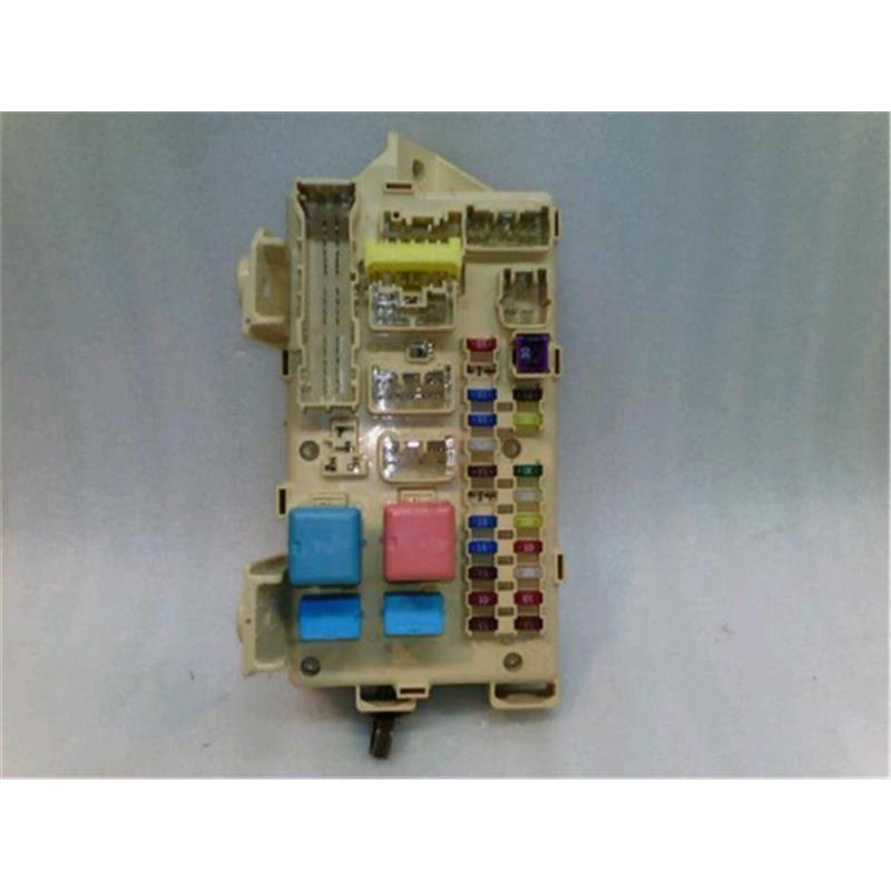 トヨタ 純正 アイシス 《 ANM10W 》 ヒューズボックス 82730-44161