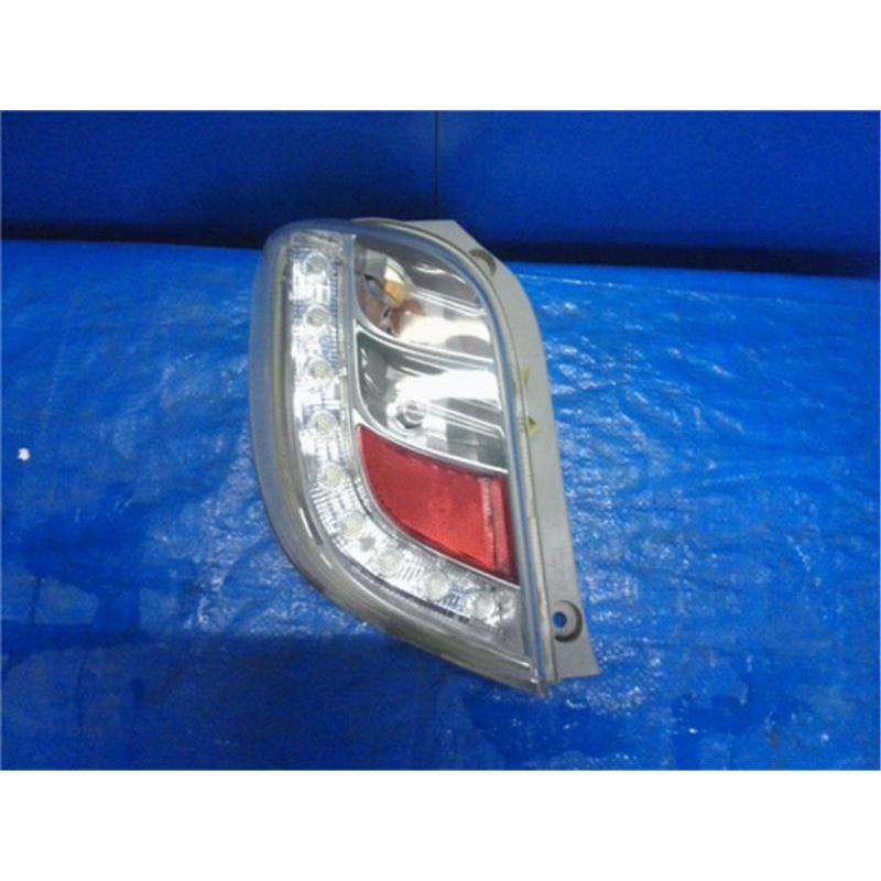 トヨタ テールランプ 52-304 左 トヨタ テールランプ 52-304 左 auto-parts-jp_d82-5