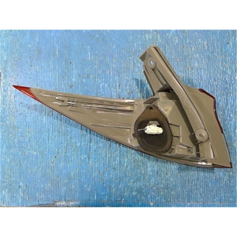 トヨタ 純正 エスティマ 《 ACR50W 》 右テールランプ P81400