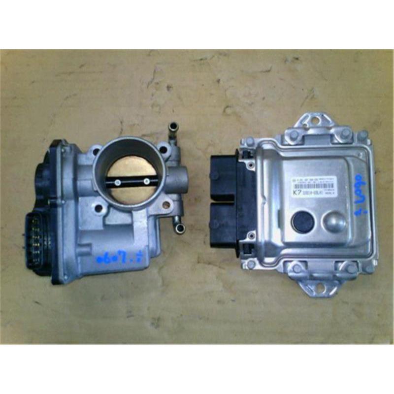 スズキ 純正 スイフト 《 ZC72S 》 スロットルボディー P81600