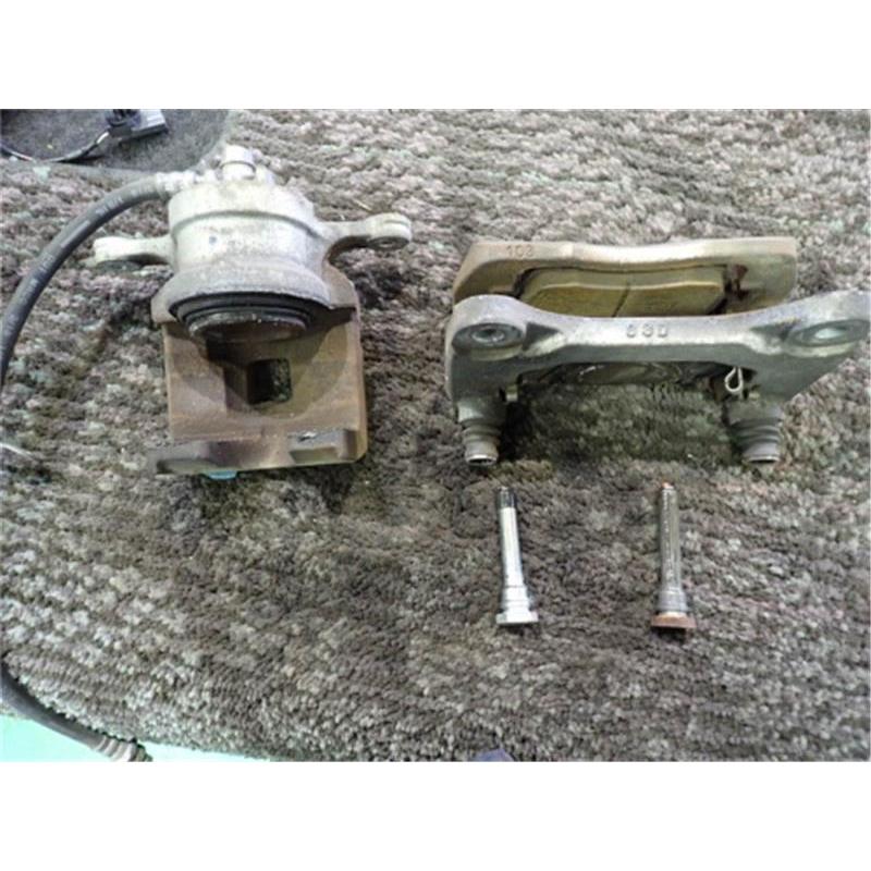 ECR33純正NISSAN ブレーキキャリパー フロント左右セット ECR33純正NISSAN ブレーキキャリパー フロント左右セット