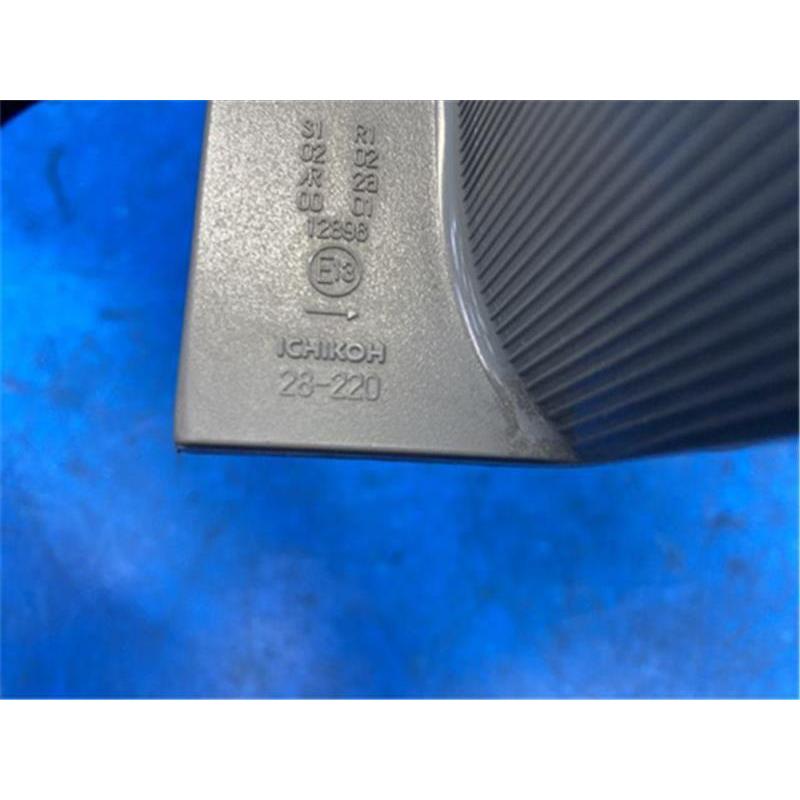 ヴォクシー ZRR70/75 右テールレンズ　81550-28593 ア502 ヴォクシー ZRR70/75 右テールレンズ 81550-28593 ア502 - メルカリ