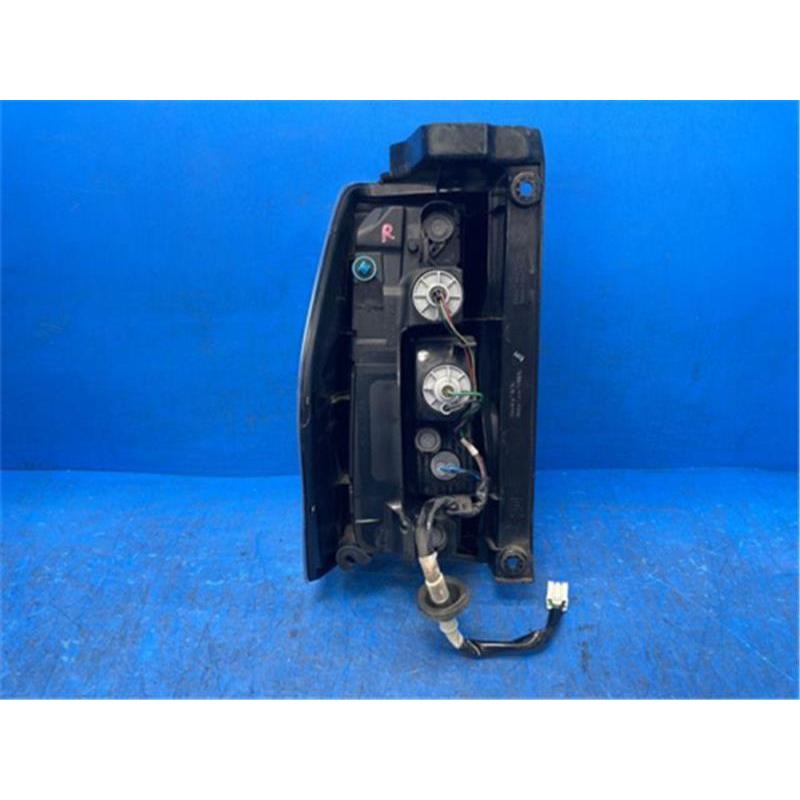 タント LA600S テールランプ RH 右 81550-B2690 送料込み タント LA600S テールランプ RH 右 81550-B2690 送料込み タント