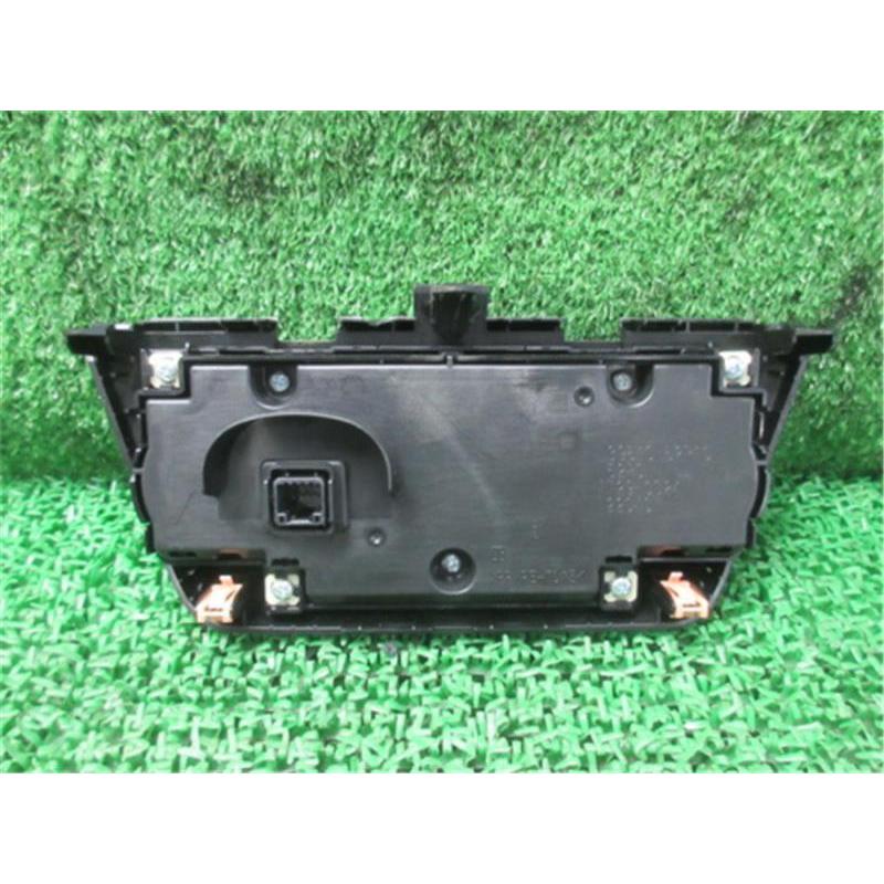 スイフトスポーツZC33S 純正パネル スズキ 純正 スイフト 《 ZC33S 》 エアコンスイッチパネル