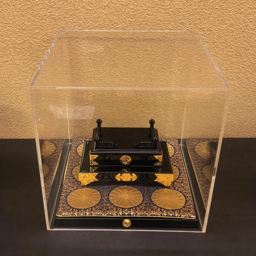 ミニ須弥壇 日月紋入 飾金具 高欄彫刻 金襴敷物 台座付 保護アクリル