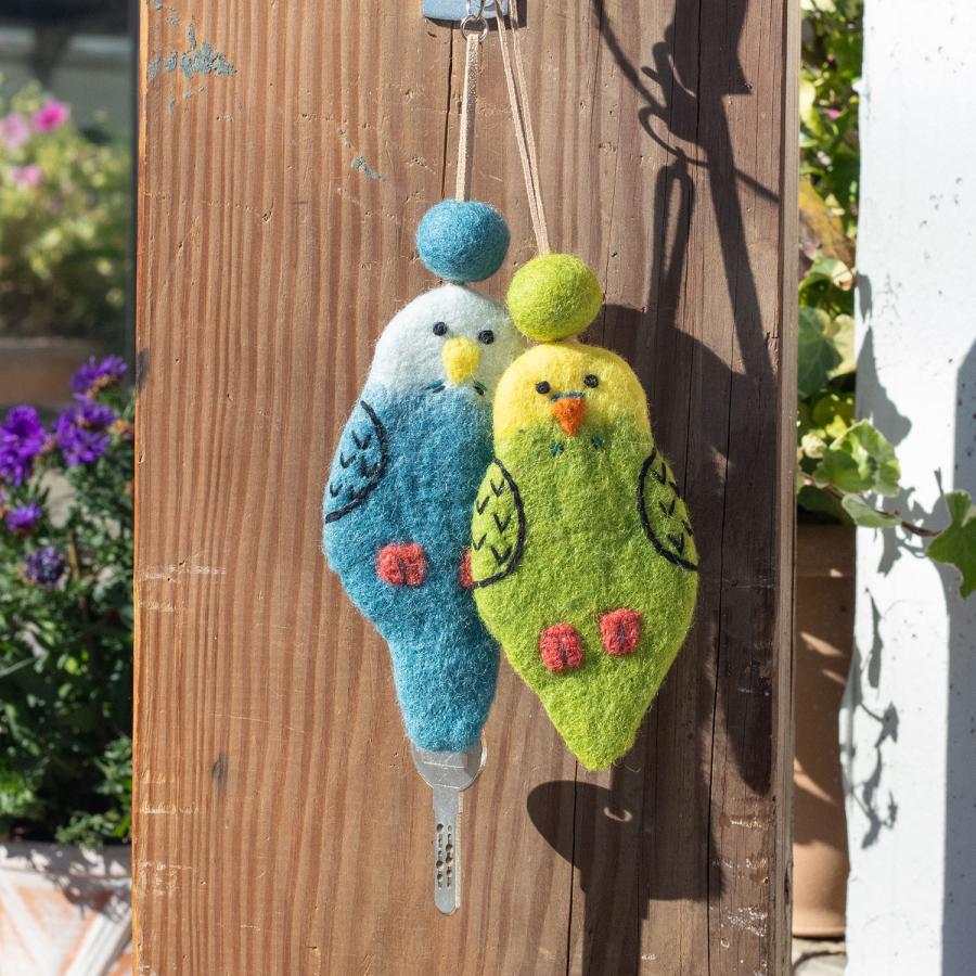羊毛フェルト インコ キーケース ハンドメイド フェアトレード 羊毛フェルト インコ キーケース ハンドメイド フェアトレード