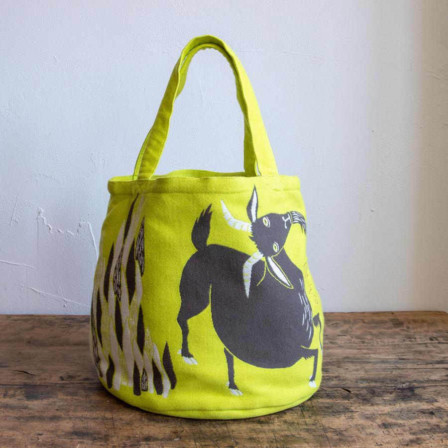 moritaMiW トートバッグ 岩山のスキップのヤギたち : a-68687-90  