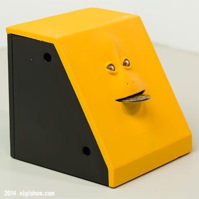 彼はお金が主食です・・・硬貨をねだるキモカワ系貯金箱フェイス