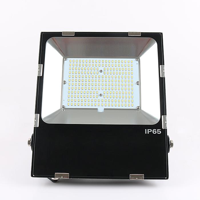 4台セット LED投光器 200W 超高輝度40000LM 2000W水銀灯相当 極薄 LED 