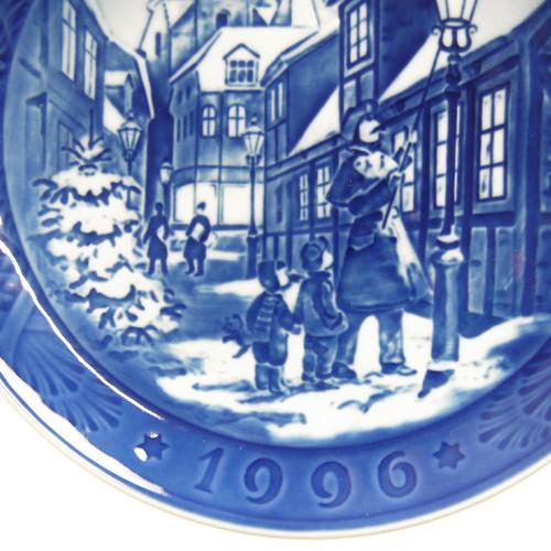 ロイヤルコペンハーゲン1996年製 街頭をともす頃 ROYAL COPENHAGEN（ロイヤルコペンハーゲン） 並行輸入品 1996年