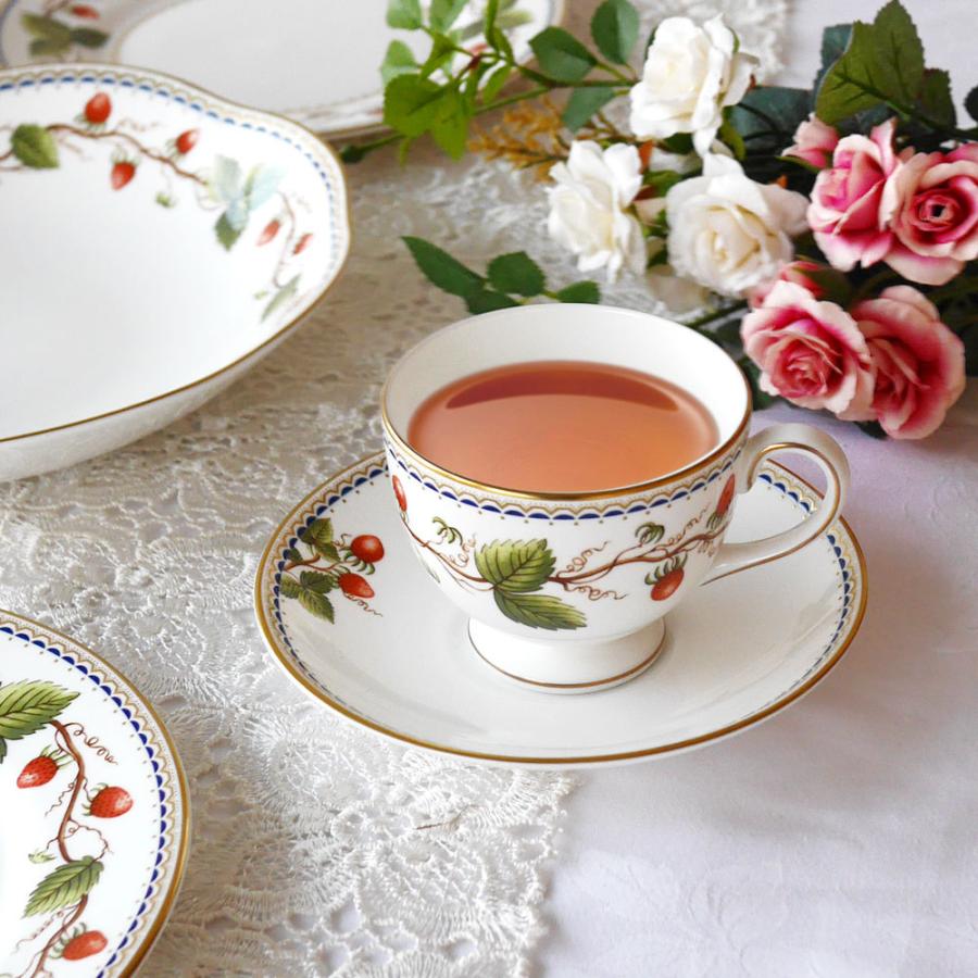 WEDGWOOD ワイルドストロベリー装飾 ボーンチャイナ ティーカップソーサー Wild Strawberry Embossed Bone